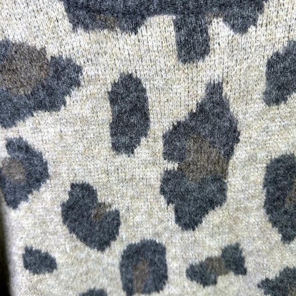 NWT Olivaceous Leopard Print Oversized Soft Cozy Sweater Size S Beige Brown Gray - Picture 5 of 16